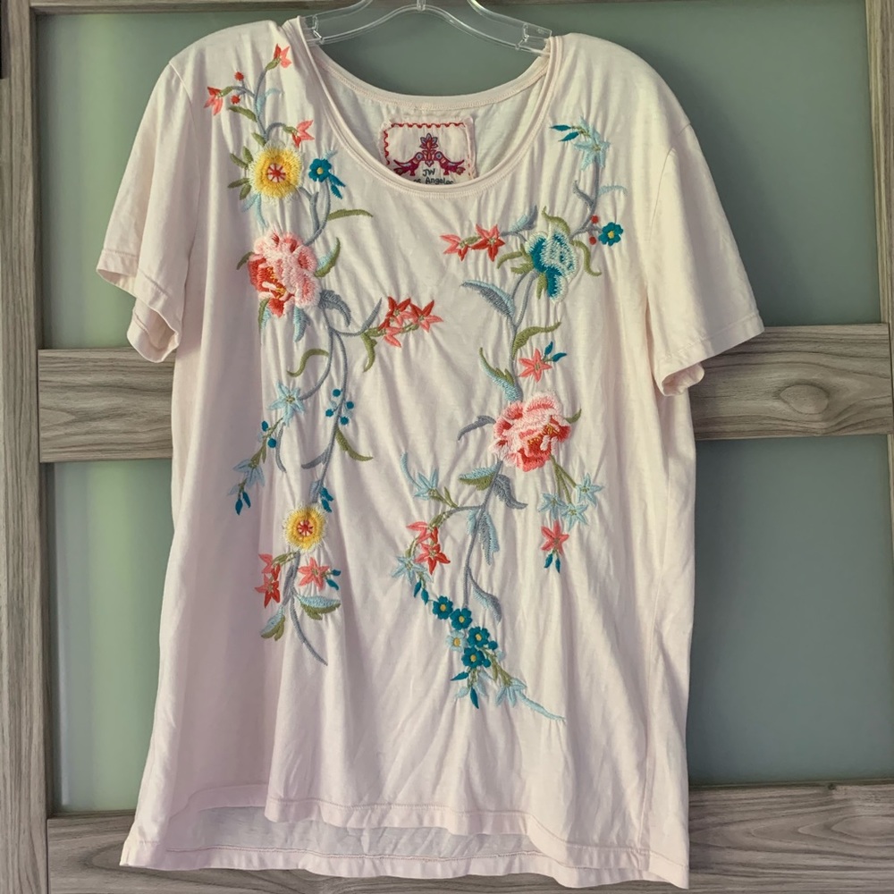 JWLA Johnny Was light pink embroidered tee